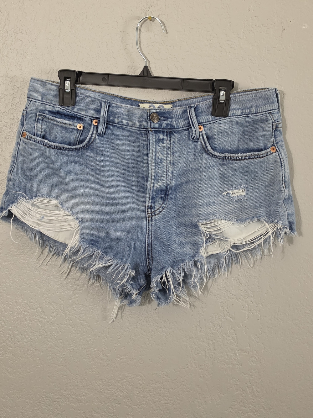 We The Free Distressed Denim Cutoff Shorts Light Wash High Rise Womens 29